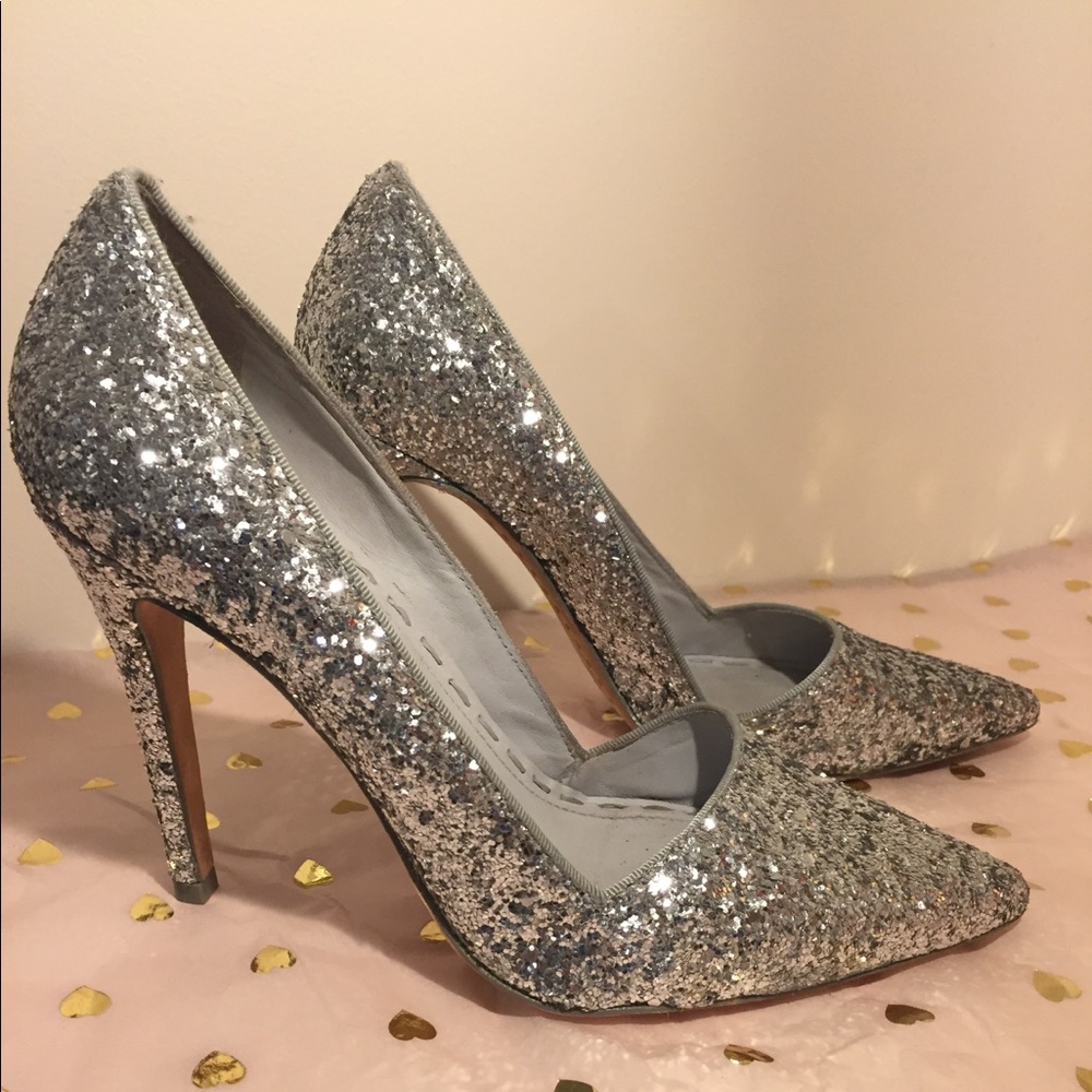Alice & Olivia “Dahlia” Silver glitter pumps